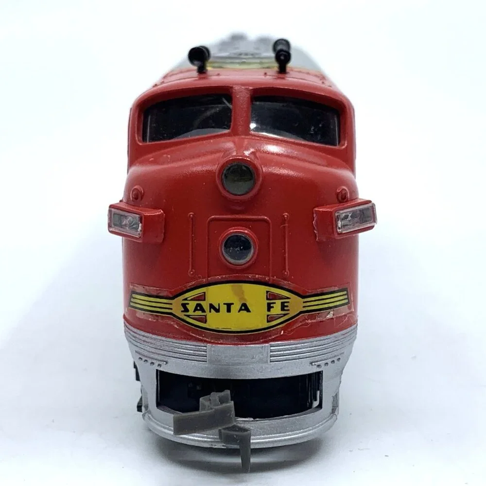 Playart HO Scale Santa Fe F7 H-604 Warbonnet Diesel Locomotive Powered Vintage